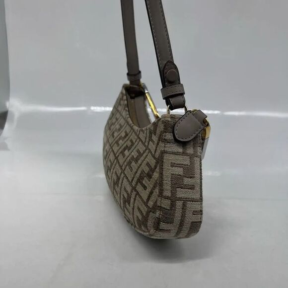 Fendi Women Pre-Loved Bag Very Good Condition - Picture 3 of 9